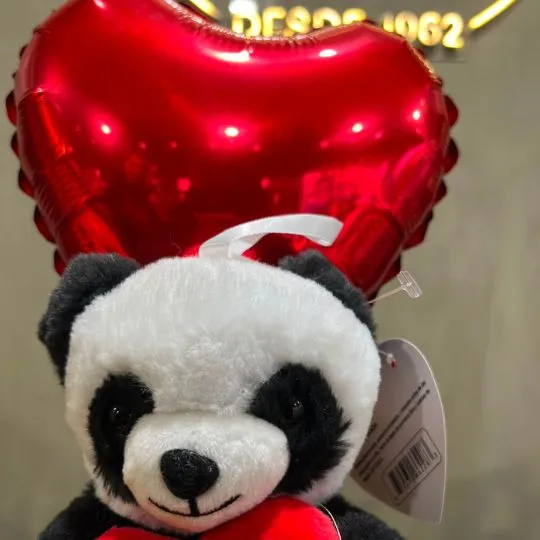 caja corazon black con bombones peluche y globo 